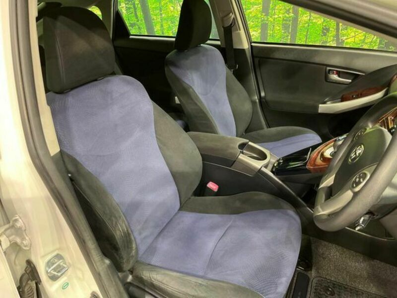 PRIUS-8