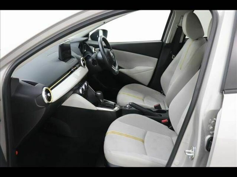 MAZDA2