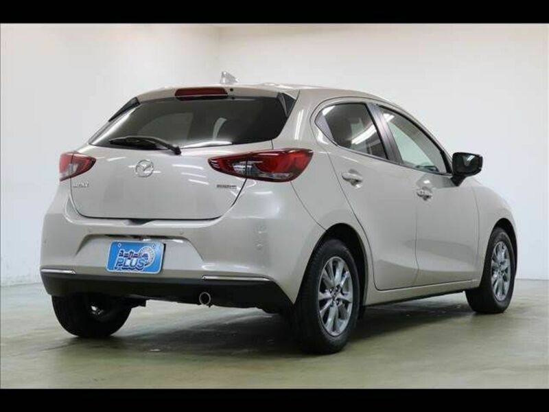 MAZDA2