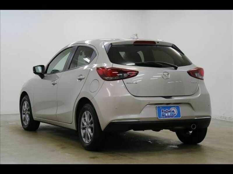 MAZDA2