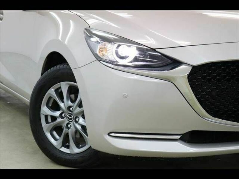 MAZDA2