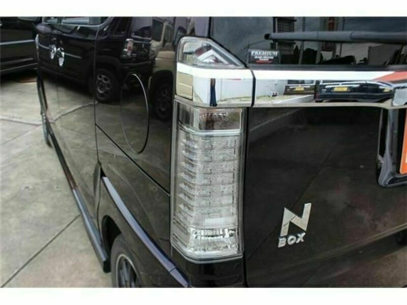 N BOX CUSTOM
