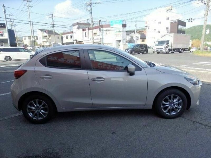 MAZDA2