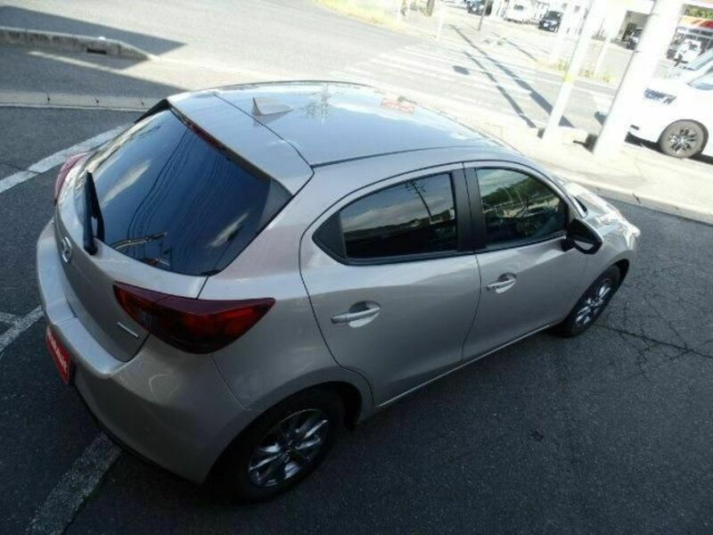 MAZDA2