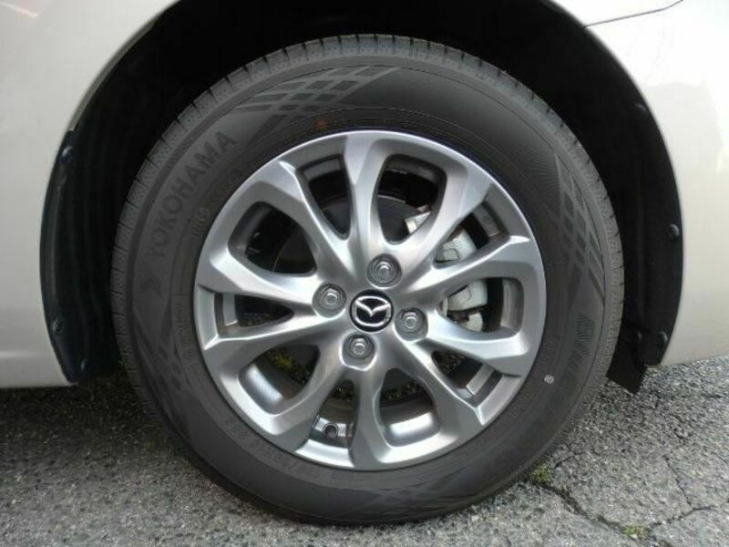 MAZDA2