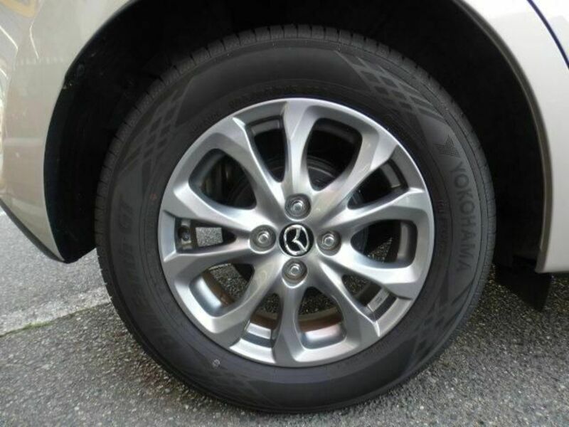 MAZDA2