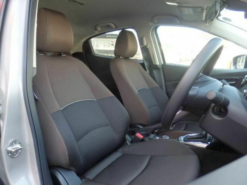 MAZDA2