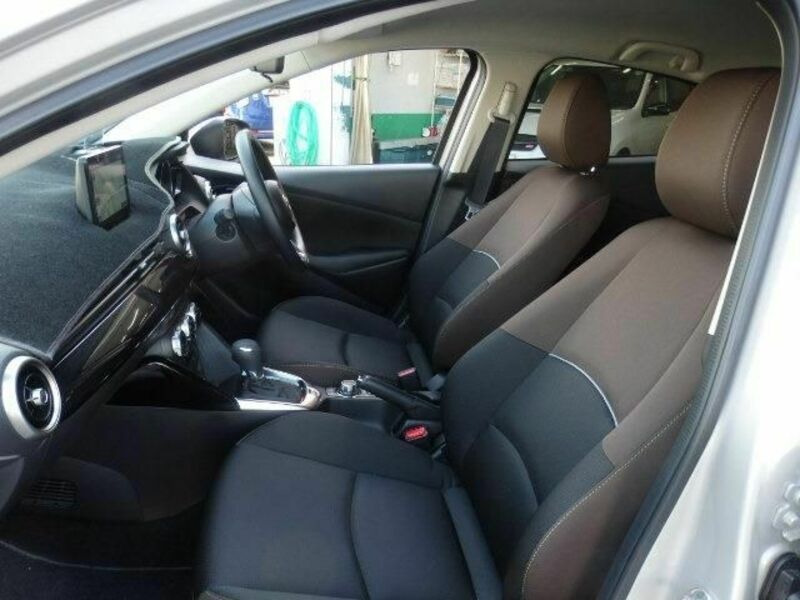 MAZDA2