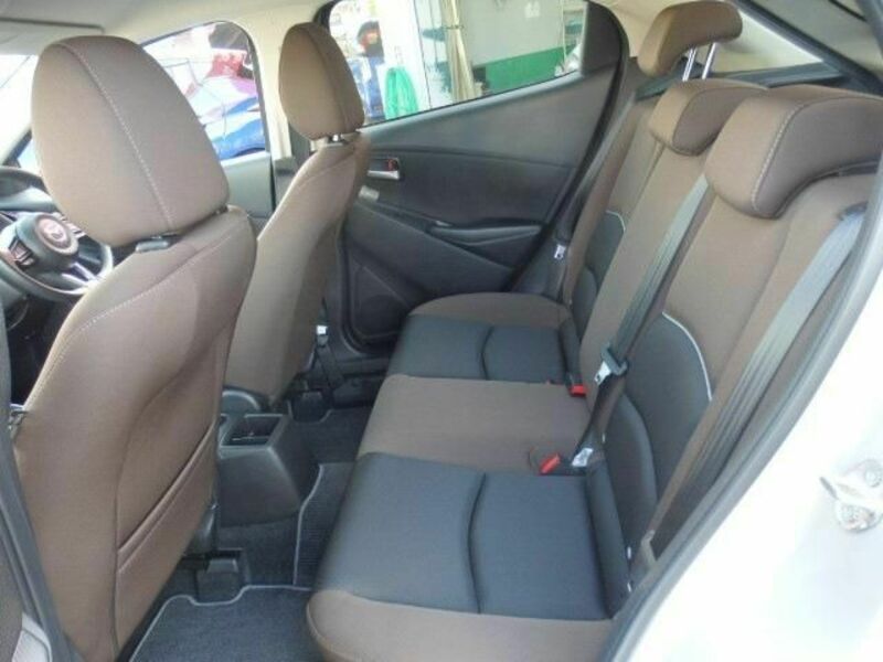 MAZDA2