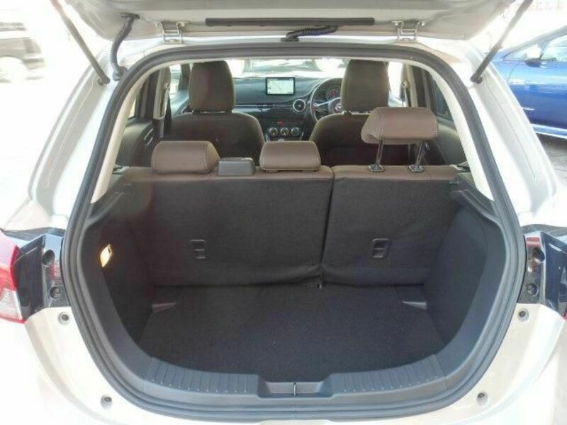 MAZDA2