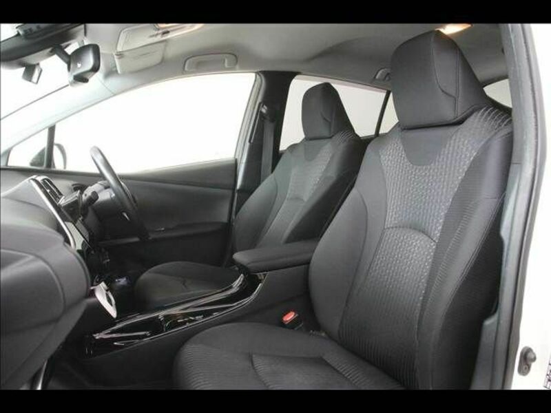 PRIUS-17