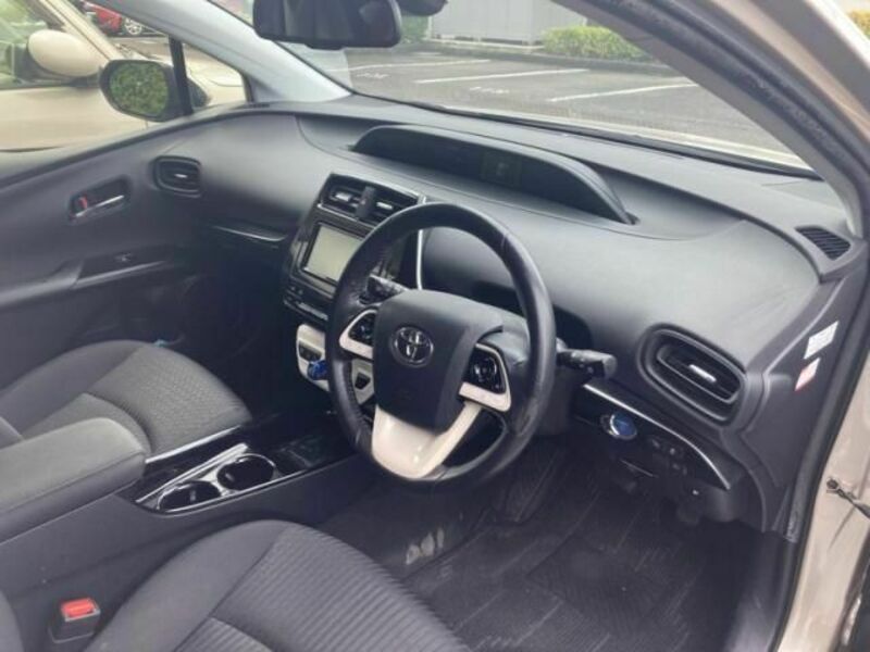PRIUS-6