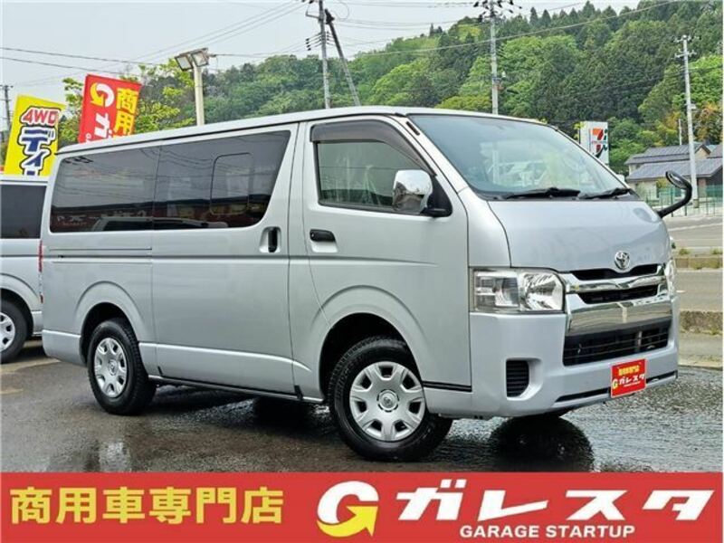 TOYOTA HIACE VAN