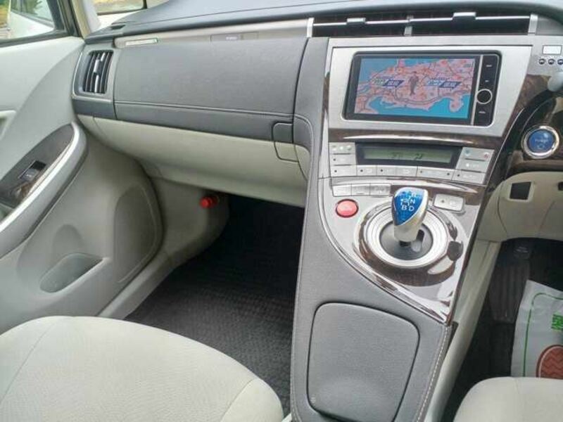 PRIUS PHV