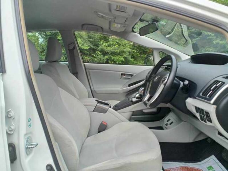 PRIUS PHV
