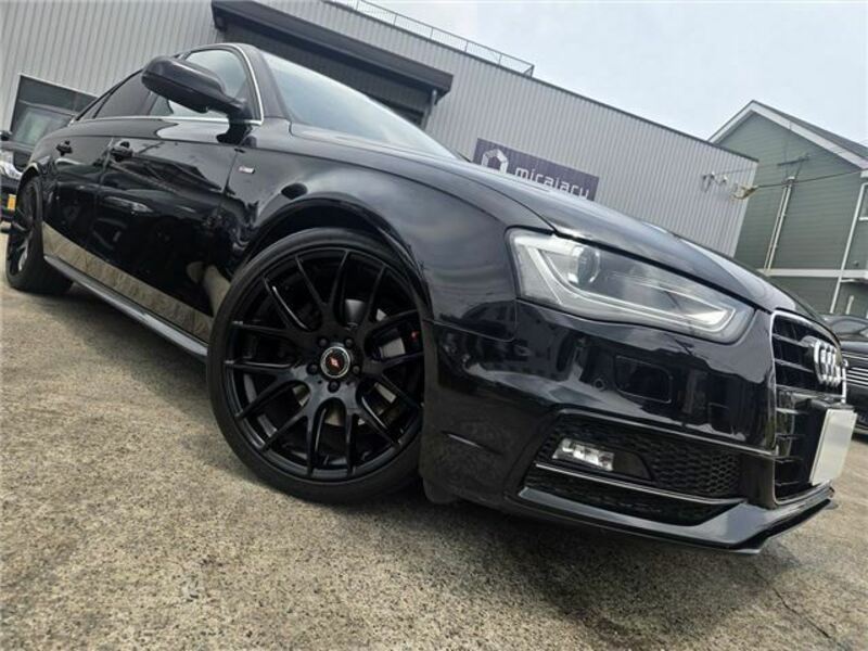 AUDI　A4