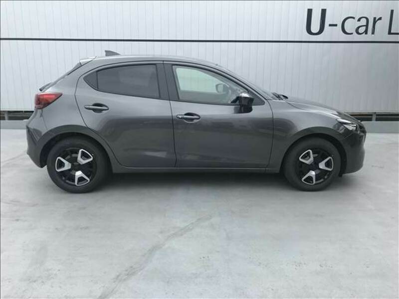 MAZDA2