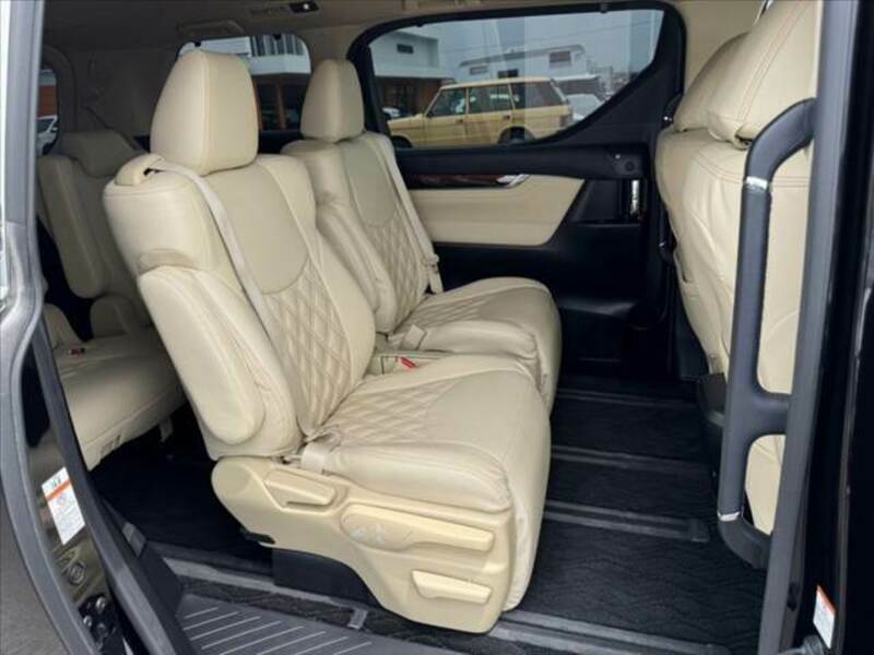 VELLFIRE-17