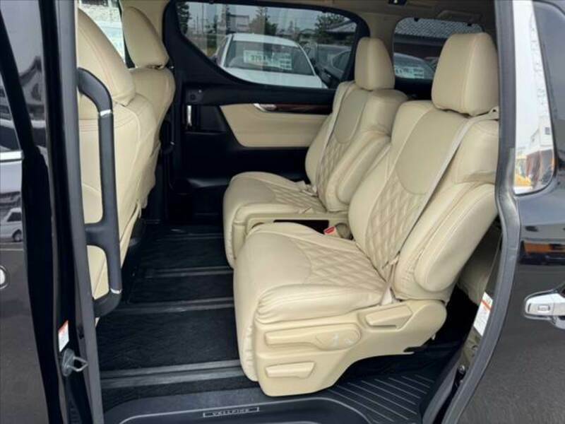VELLFIRE-18