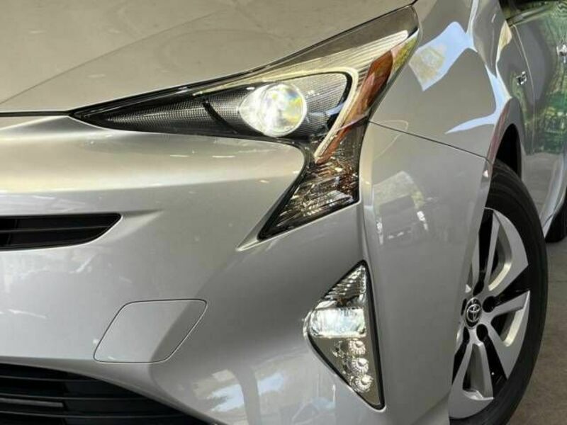 PRIUS-11