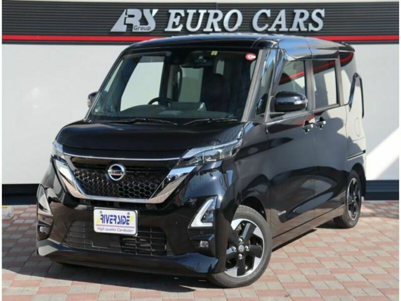 NISSAN　ROOX