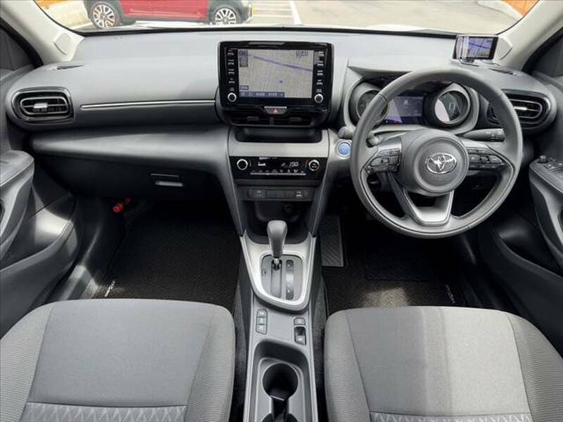 YARIS CROSS-1