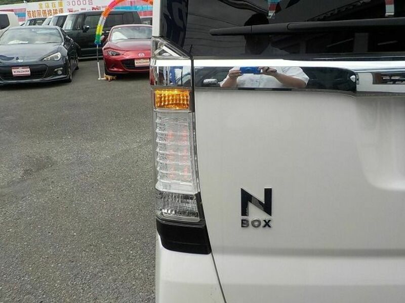 N BOX CUSTOM