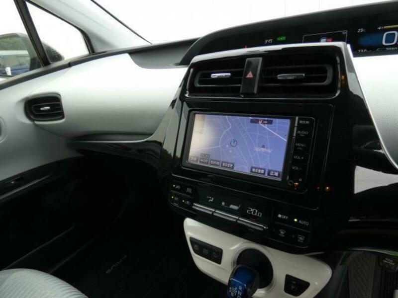 PRIUS-19