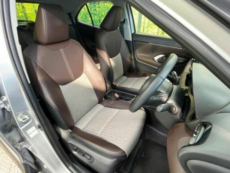 YARIS CROSS