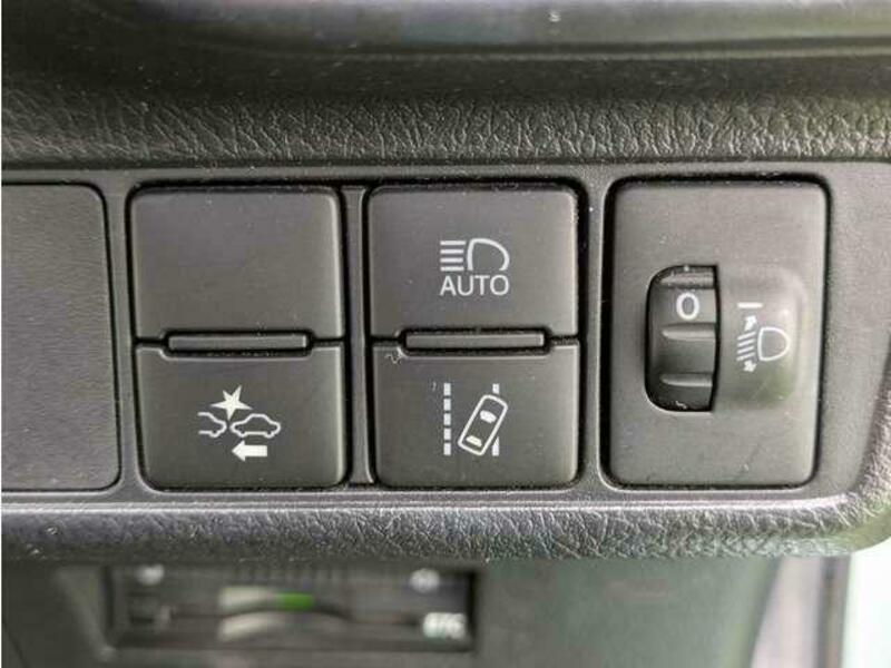 COROLLA AXIO-7