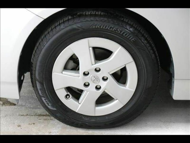 PRIUS-13