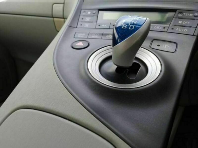 PRIUS-13