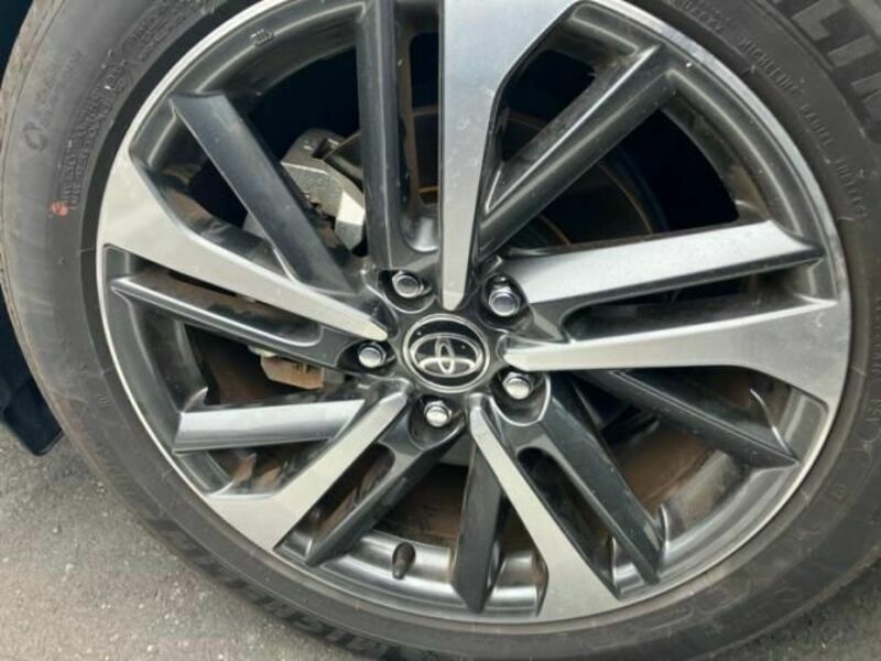 COROLLA CROSS-9