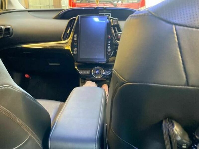 PRIUS PHV-19