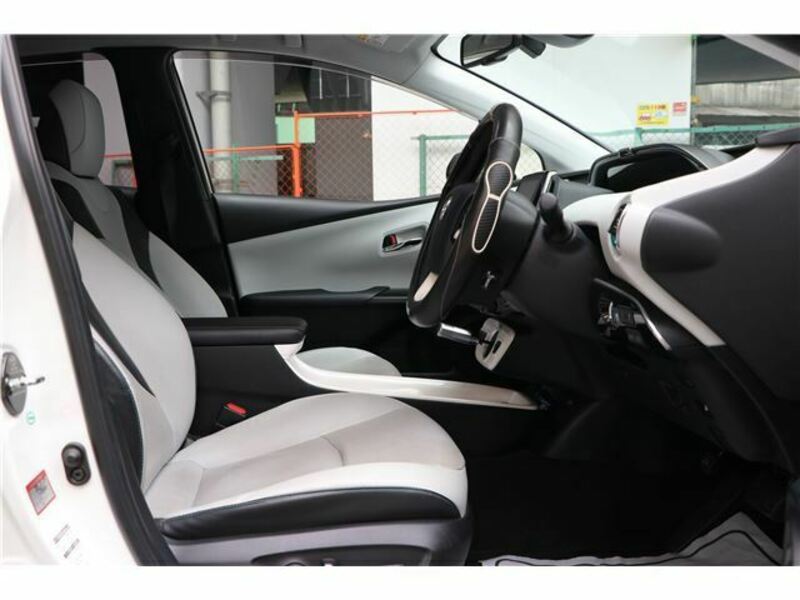PRIUS PHV-11