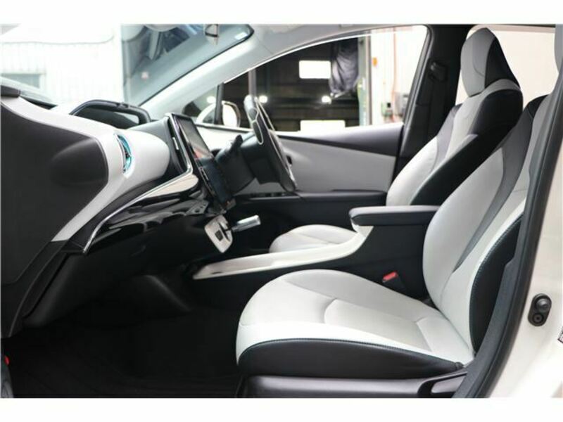 PRIUS PHV-17