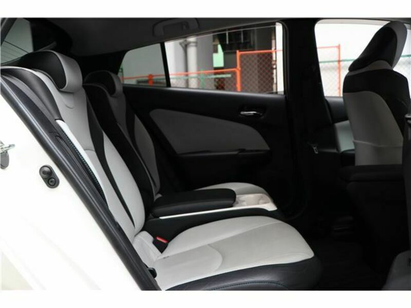 PRIUS PHV-26
