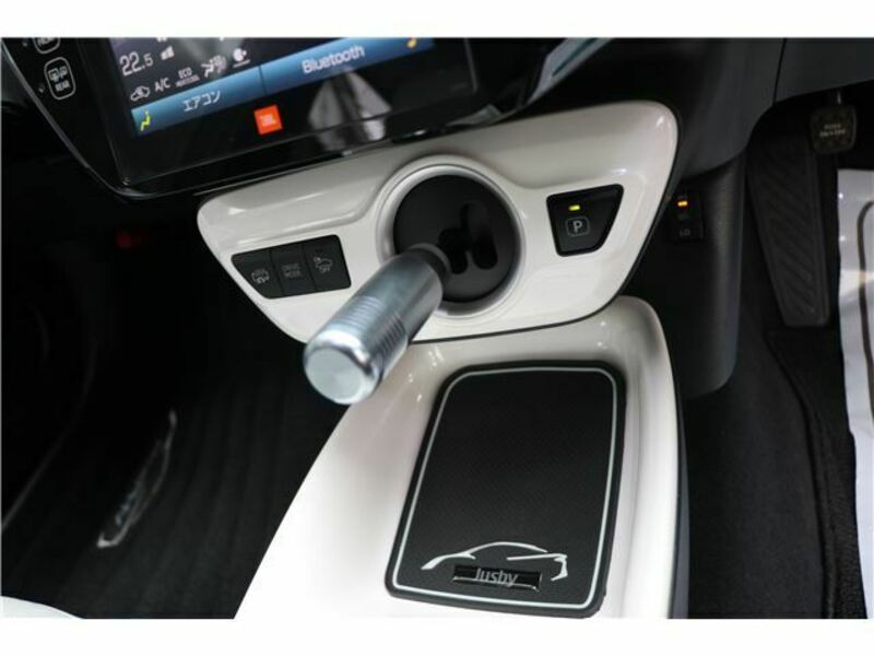 PRIUS PHV-32