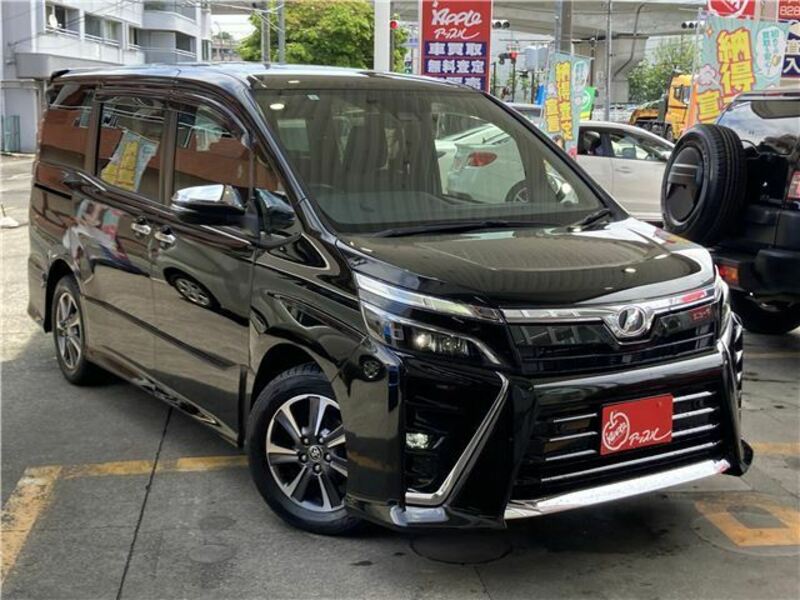 TOYOTA VOXY