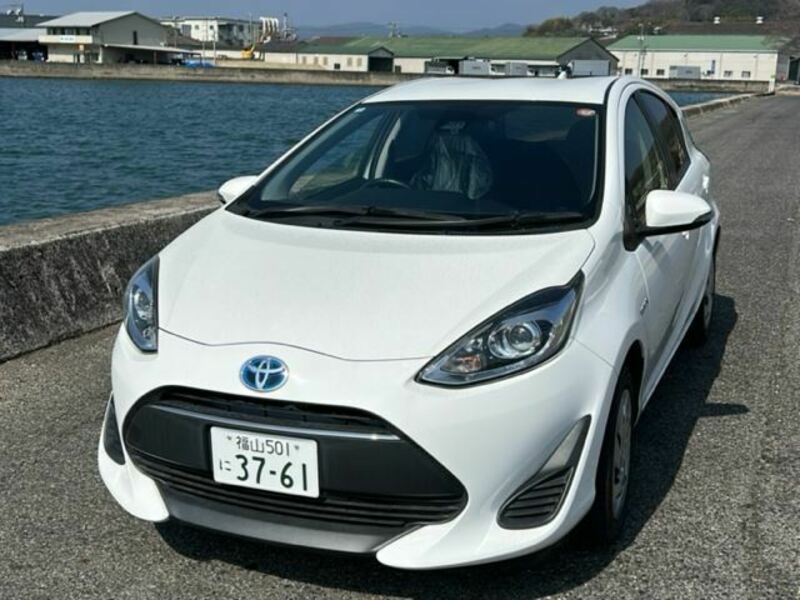 TOYOTA　AQUA