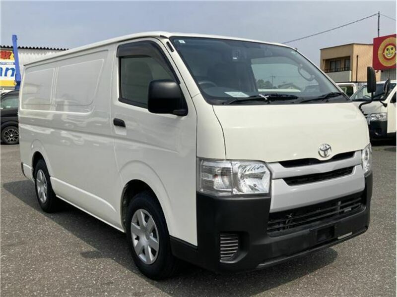 TOYOTA HIACE
