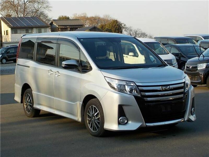 TOYOTA NOAH