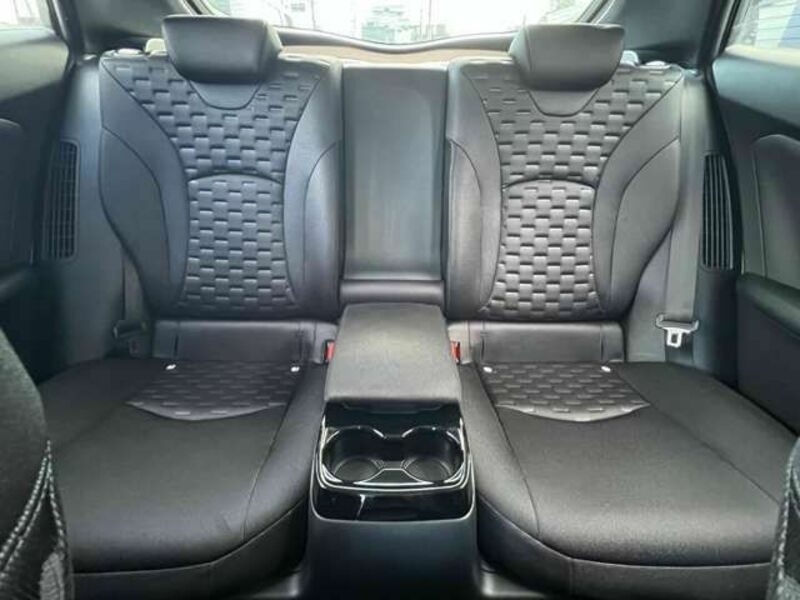PRIUS PHV-16