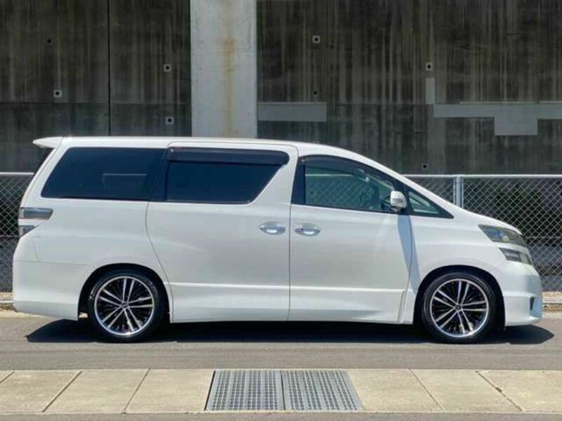 VELLFIRE-13