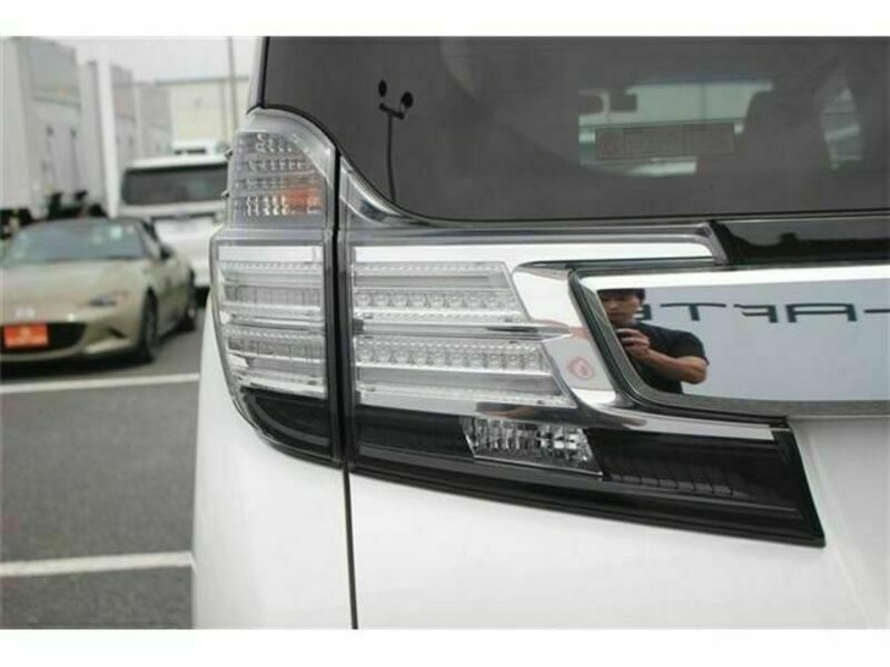 VELLFIRE-12
