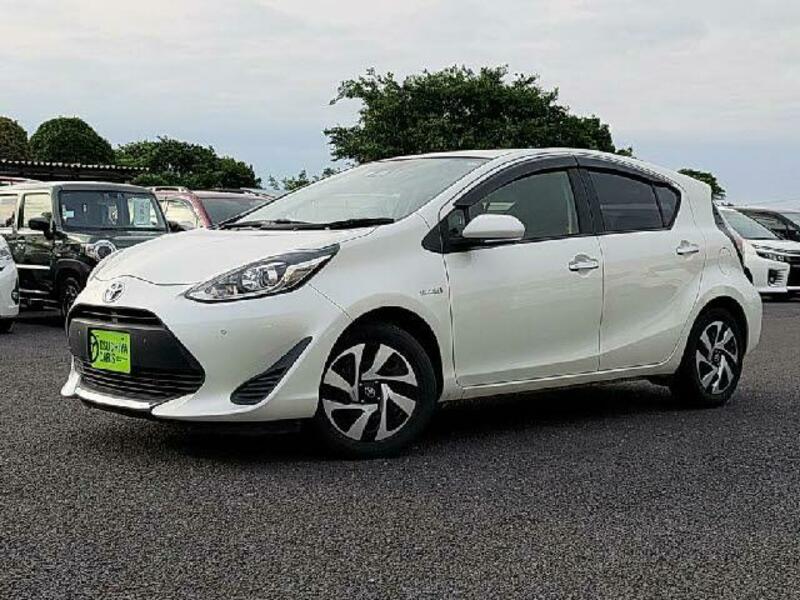 TOYOTA　AQUA