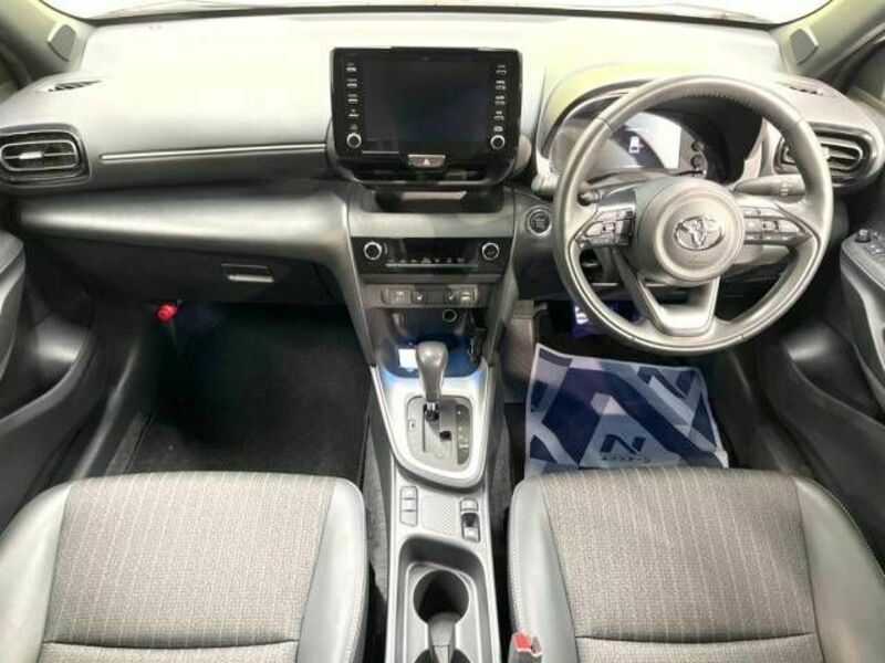 YARIS CROSS
