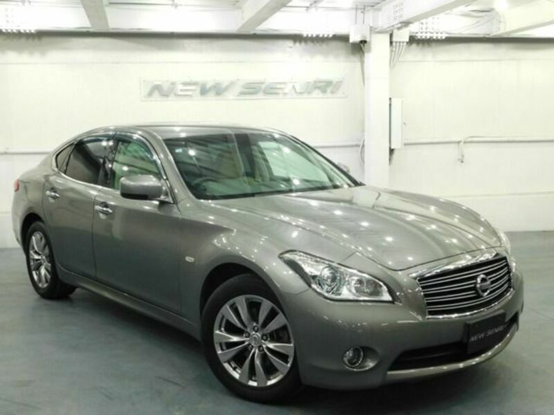 NISSAN　FUGA