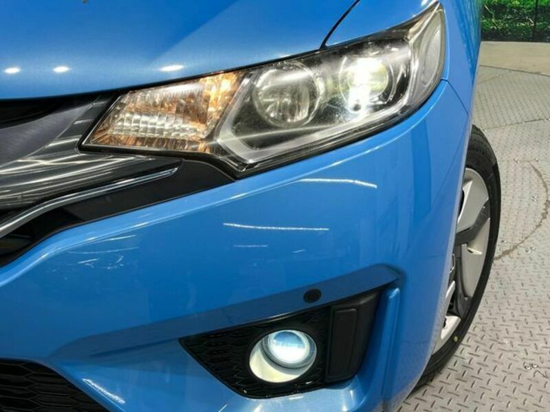 FIT HYBRID-11