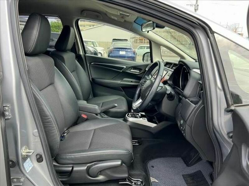 FIT HYBRID-15